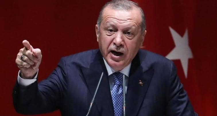 إردوغان مهدداً: "سنحطّم رؤوس" المقاتلين الكرد في شمال سوريا إذا لم ينسحبوا إردوغان مهدداً: "سنحطّم رؤوس" المقاتلين الكرد في شمال سوريا إذا لم ينسحبوا
