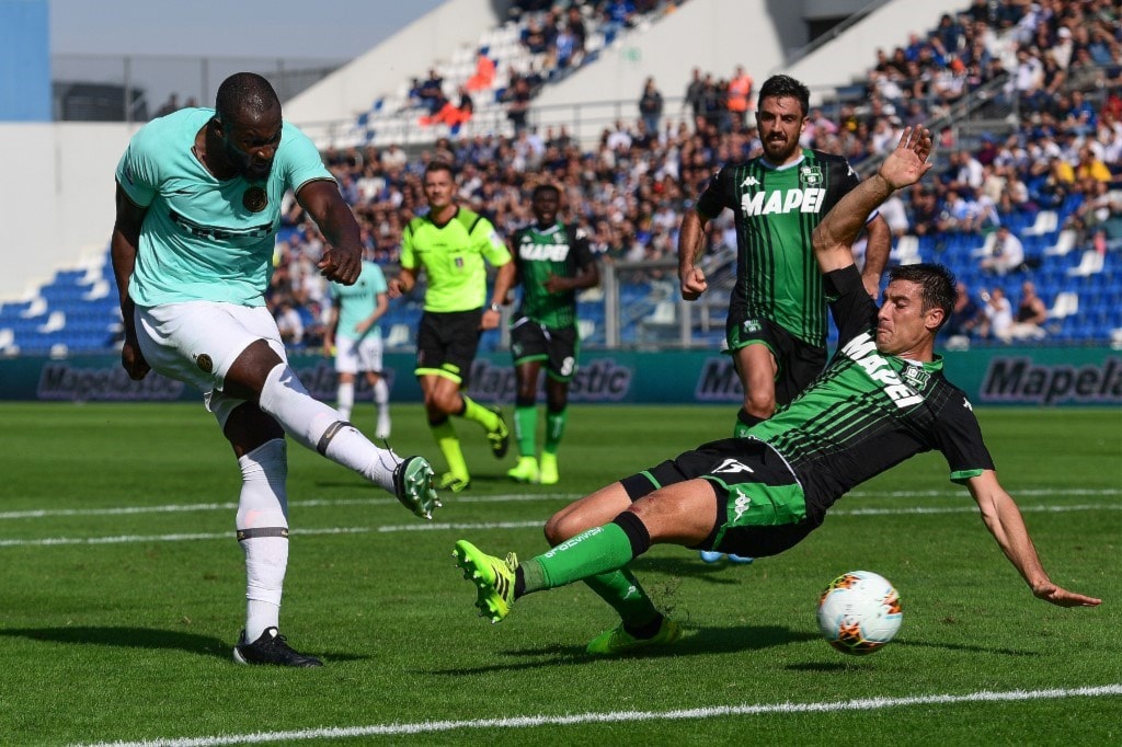 فاز إنتر ميلانو على ساسولو 4-3 (أ ف ب) فاز إنتر ميلانو على ساسولو 4-3 (أ ف ب)