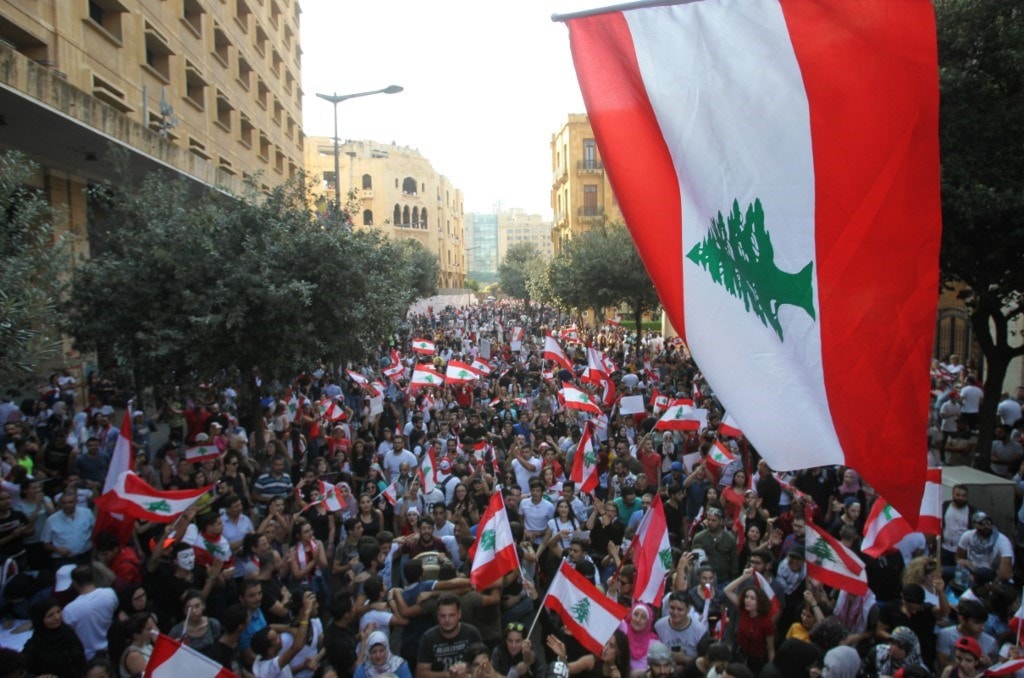 لبنان: تواصل الاحتجاجات لليوم السادس (أ ف ب) لبنان: تواصل الاحتجاجات لليوم السادس (أ ف ب)