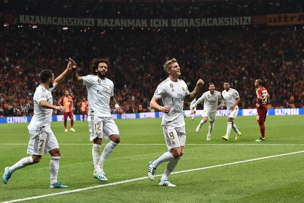منح كروس ريال مدريد فوزه الأول (أ ف ب) منح كروس ريال مدريد فوزه الأول (أ ف ب)