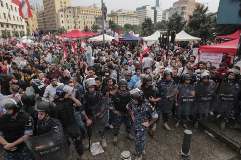 الرئيس اللبناني دعا المتظاهرين للحوار (أ ف ب) الرئيس اللبناني دعا المتظاهرين للحوار (أ ف ب)