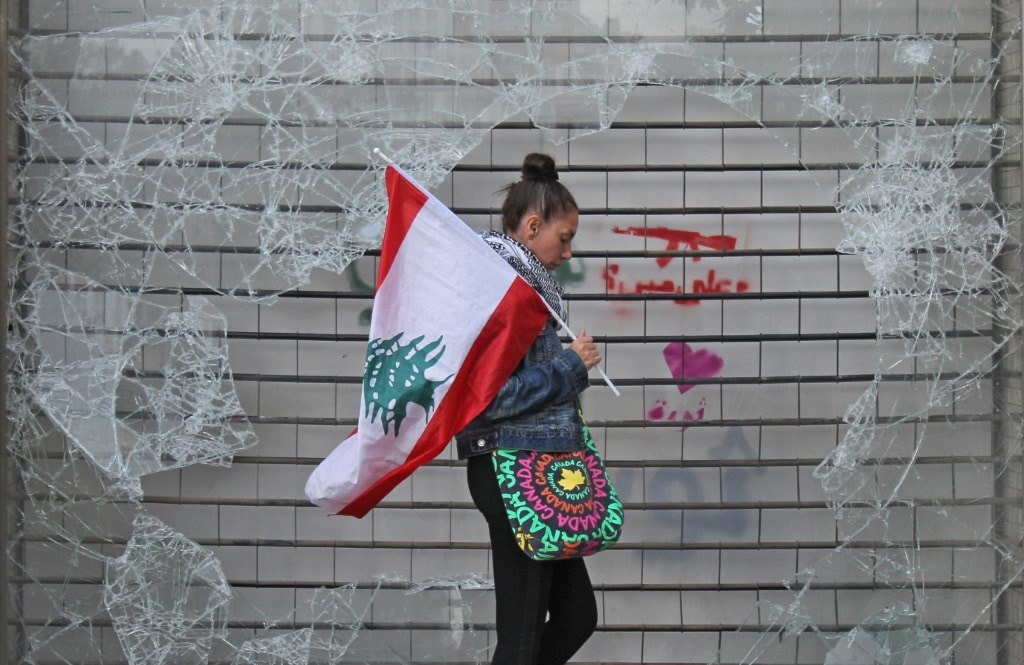 إن تشويه التظاهرات أو محاولة استفزاز المتظاهرين يتعارض تمامًا مع مصلحة المكونات الحريصة على وجود نظام يضمن عدم الفراغ (أ ف ب) إن تشويه التظاهرات أو محاولة استفزاز المتظاهرين يتعارض تمامًا مع مصلحة المكونات الحريصة على وجود نظام يضمن عدم الفراغ (أ ف ب)