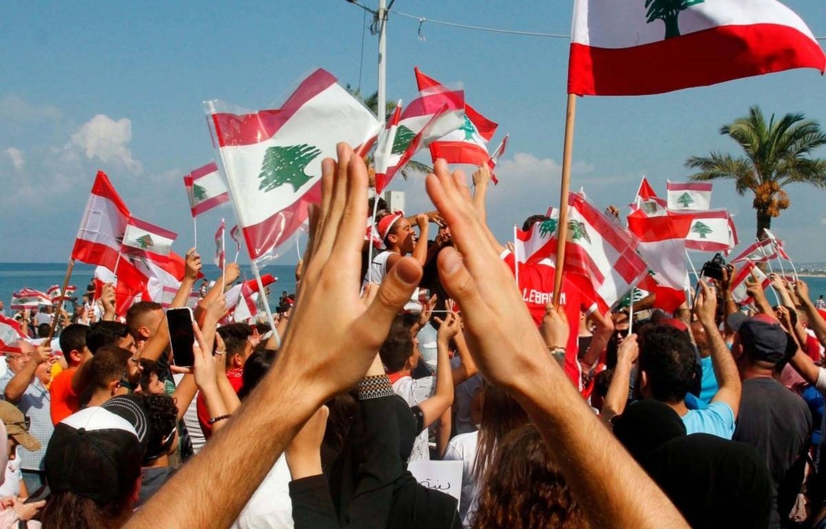 الحراك الشعبي مستمر في بيروت و عدد من المناطق اللبنانية الحراك الشعبي مستمر في بيروت و عدد من المناطق اللبنانية