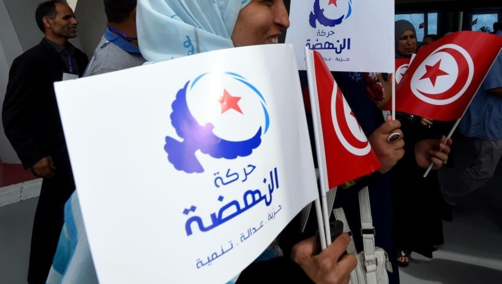 ضُعف المقاعد التي تحصلت عليها حركة النهضة في البرلمان جعلها في موقف تفاوضي ضعيف رغم ايحائها بأنها في موقع قوة ضُعف المقاعد التي تحصلت عليها حركة النهضة في البرلمان جعلها في موقف تفاوضي ضعيف رغم ايحائها بأنها في موقع قوة