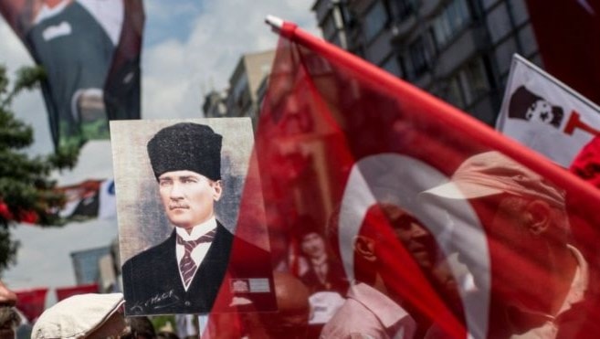 تركيا بين علمانية أتاتورك وإسلام إردوغان تركيا بين علمانية أتاتورك وإسلام إردوغان