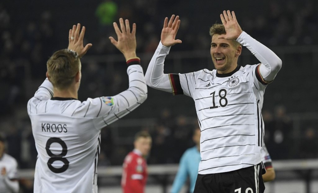 حقّقت ألمانيا فوزاً فوزاً كبيراً على بيلاروسيا 4-0 وتصدّرت مجموعتها بفارق نقطتين عن هولندا (أ ف ب) حقّقت ألمانيا فوزاً فوزاً كبيراً على بيلاروسيا 4-0 وتصدّرت مجموعتها بفارق نقطتين عن هولندا (أ ف ب)