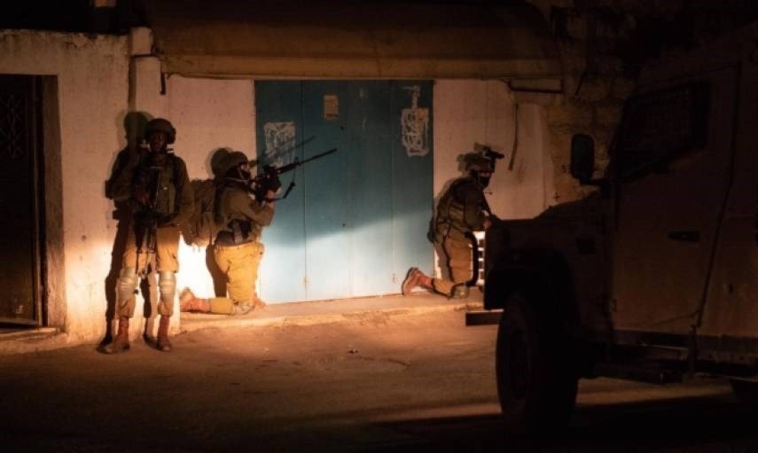 قوات الإحتلال تعتقل 17 فلسطينياً في الضفة الغربية قوات الإحتلال تعتقل 17 فلسطينياً في الضفة الغربية