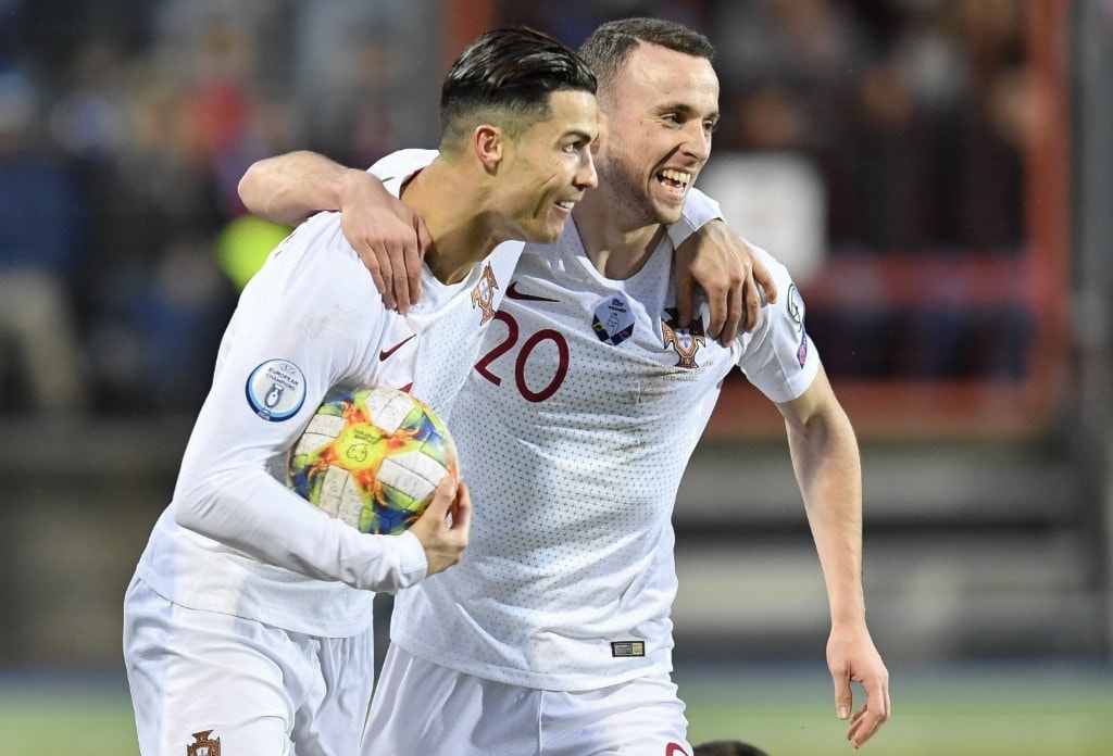 وصل رونالدو إلى 99 هدفاً على المستوى الدولي (أ ف ب) وصل رونالدو إلى 99 هدفاً على المستوى الدولي (أ ف ب)