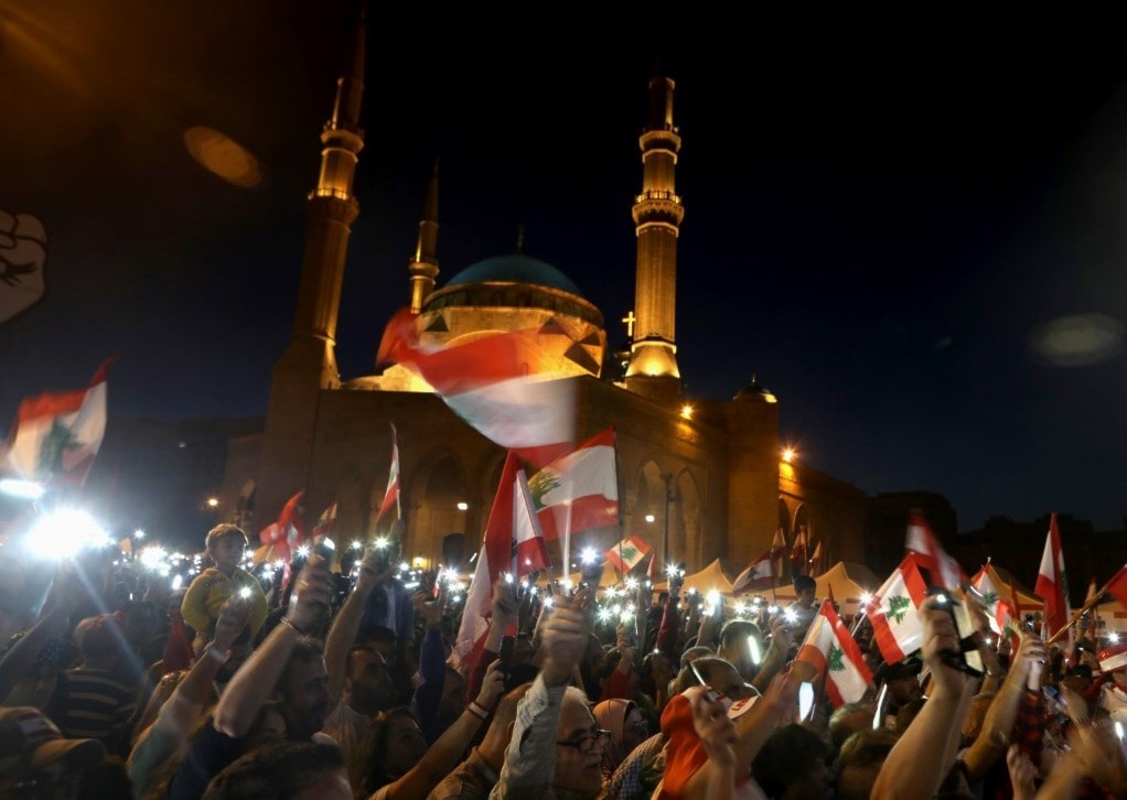 من مظاهرات وسط بيروت أمس الأحد (أ.ف.ب) من مظاهرات وسط بيروت أمس الأحد (أ.ف.ب)