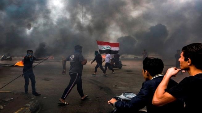 تظاهرات بين ساحتي التحرير والخلاني في بغداد تظاهرات بين ساحتي التحرير والخلاني في بغداد