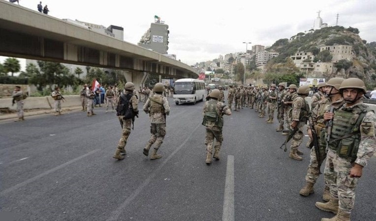 الحياة تعود إلى طبيعتها والجيش يفتح الطرقات في معظم المناطق اللبنانية الحياة تعود إلى طبيعتها والجيش يفتح الطرقات في معظم المناطق اللبنانية
