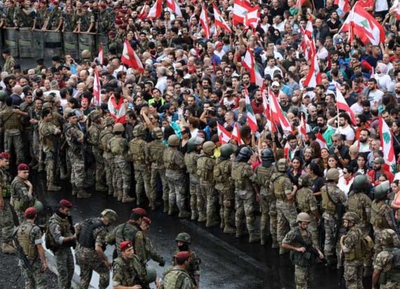 مسؤول أميركي يدعو الحكومة اللبنانية إلى "احترام حقوق المتظاهرين وسلامتهم" مسؤول أميركي يدعو الحكومة اللبنانية إلى "احترام حقوق المتظاهرين وسلامتهم"