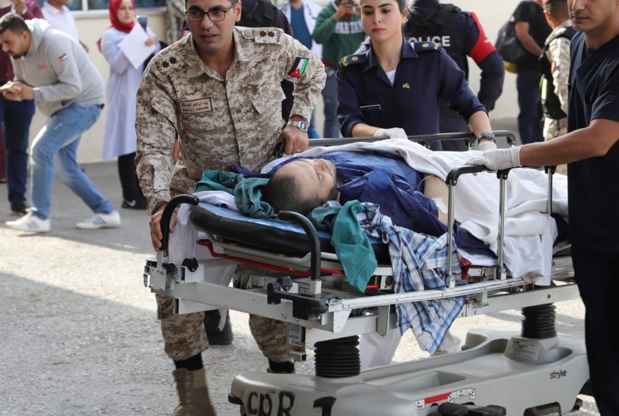إصابه 4 سواح وأردنيون في عملية طعن شمال البلاد إصابه 4 سواح وأردنيون في عملية طعن شمال البلاد