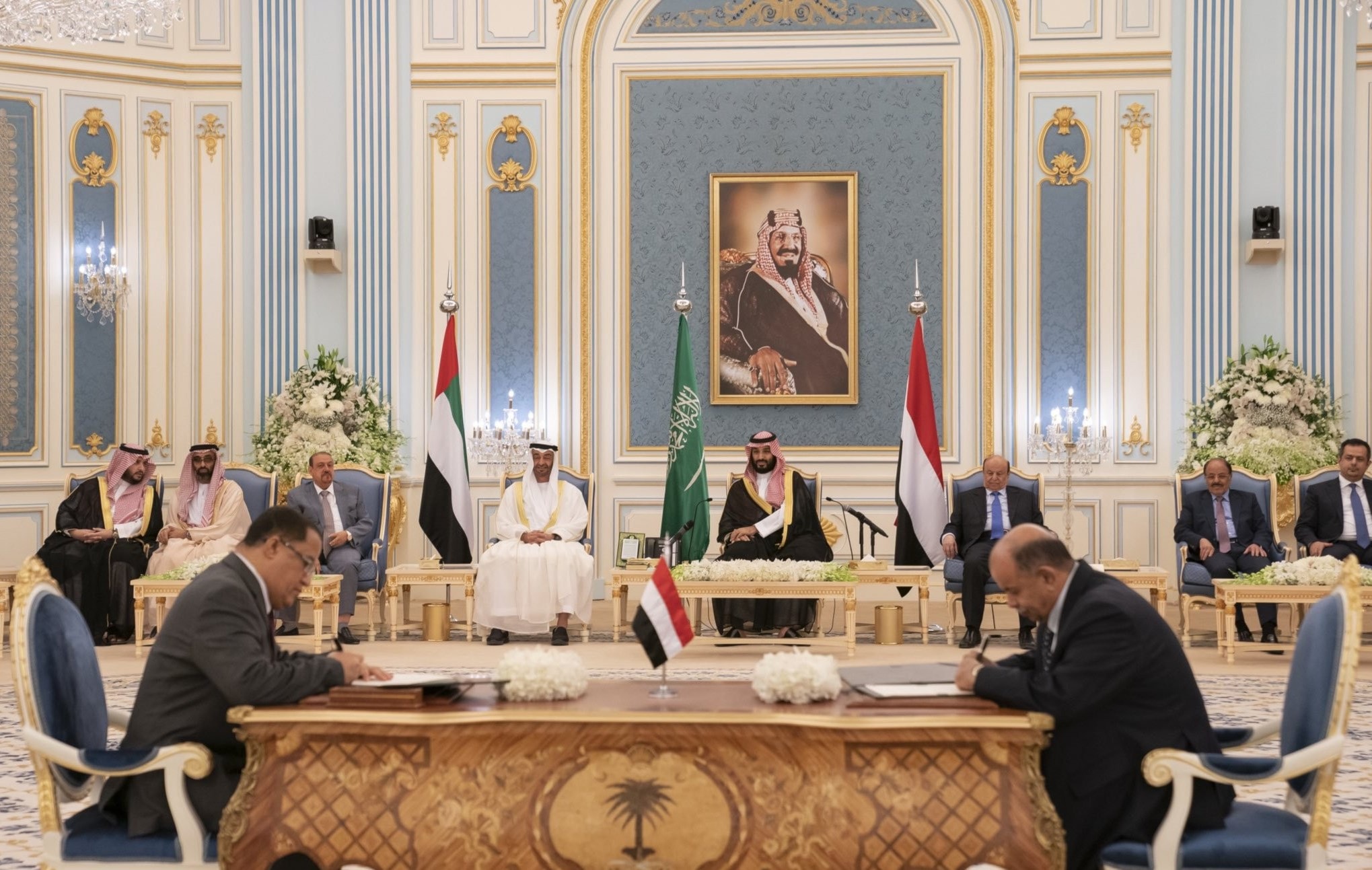 صنعاء تعد الاتفاق بين حكومة هادي والمجلس الانتقالي الجنوبي بلا قيمة للشعب اليمني صنعاء تعد الاتفاق بين حكومة هادي والمجلس الانتقالي الجنوبي بلا قيمة للشعب اليمني
