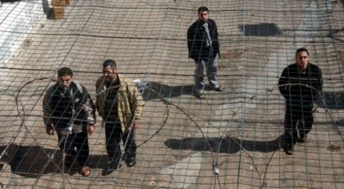 معاناة الأسرى في مركز توقيف "عتصيون" تتجدد في كل عام مع دخول فصل الشتاء معاناة الأسرى في مركز توقيف "عتصيون" تتجدد في كل عام مع دخول فصل الشتاء