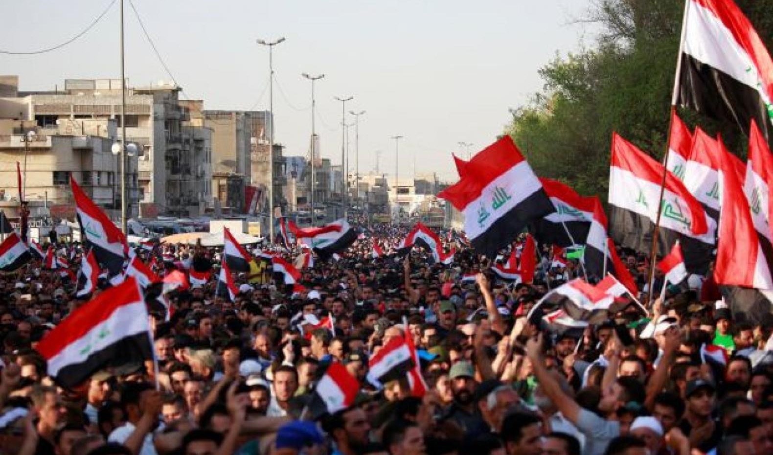 التظاهرات تتواصل في العراق والتحالف الأميركي يعلن تعرض قاعدة القيارة لقصف بعدد من الصواريخ التظاهرات تتواصل في العراق والتحالف الأميركي يعلن تعرض قاعدة القيارة لقصف بعدد من الصواريخ