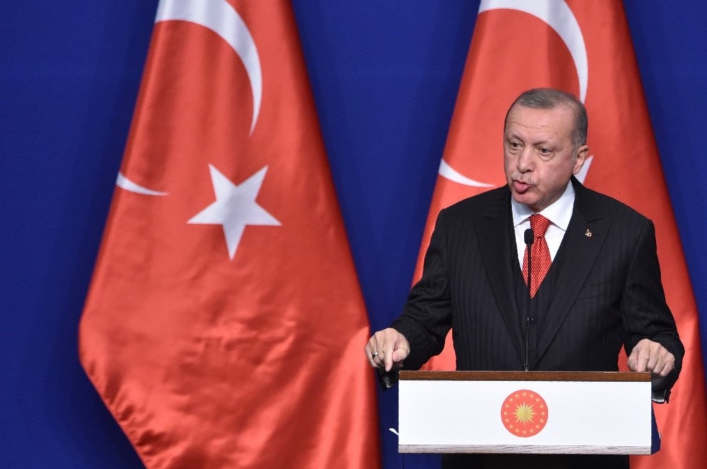 إردوغان خلال مؤتمر صحفيّ في بودابست يوم الخميس الماضي (أ.ف.ب) إردوغان خلال مؤتمر صحفيّ في بودابست يوم الخميس الماضي (أ.ف.ب)