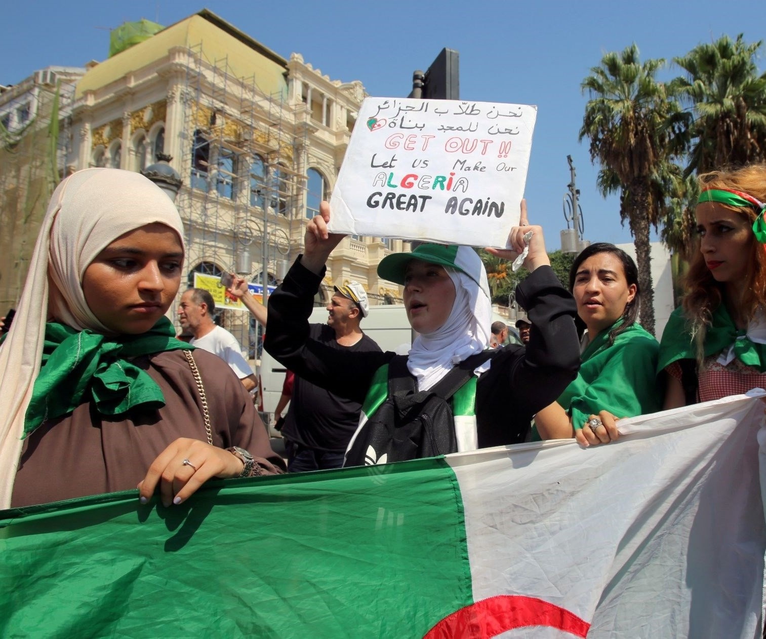الطلاب الجزائريون يتظاهرون قبل 48 ساعة من الانتخابات الطلاب الجزائريون يتظاهرون قبل 48 ساعة من الانتخابات