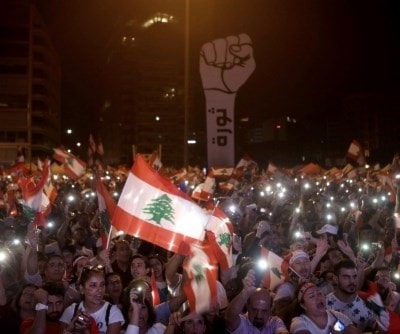 هل لعبت السوشال ميديا دور الأحزاب في احتجاجات لبنان؟ هل لعبت السوشال ميديا دور الأحزاب في احتجاجات لبنان؟