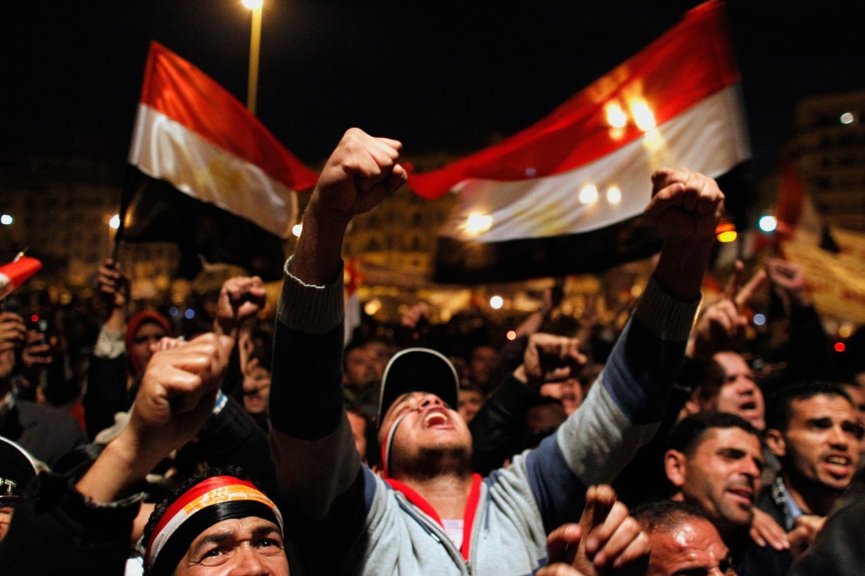 إفتقدت ثورة 25 يناير للقيادة الكارزمية الواحدة التي يلتف حولها الشعب إفتقدت ثورة 25 يناير للقيادة الكارزمية الواحدة التي يلتف حولها الشعب