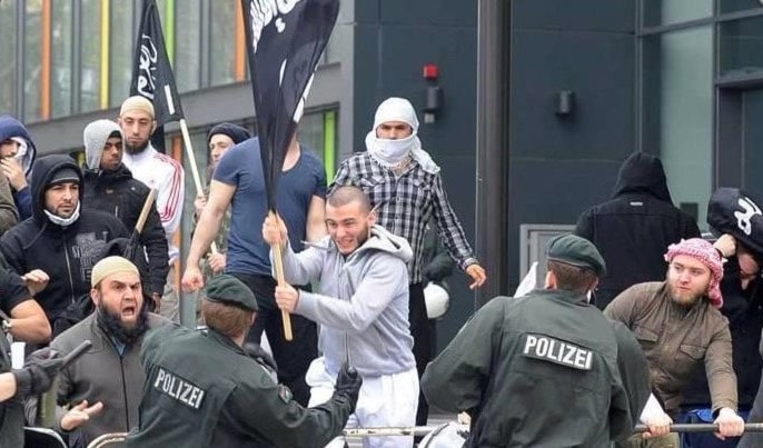 إن التطرّف "القاعدي" ما زال يشكّل خطراً إرهابياً على مُجملِ القارة الأوروبية إن التطرّف "القاعدي" ما زال يشكّل خطراً إرهابياً على مُجملِ القارة الأوروبية