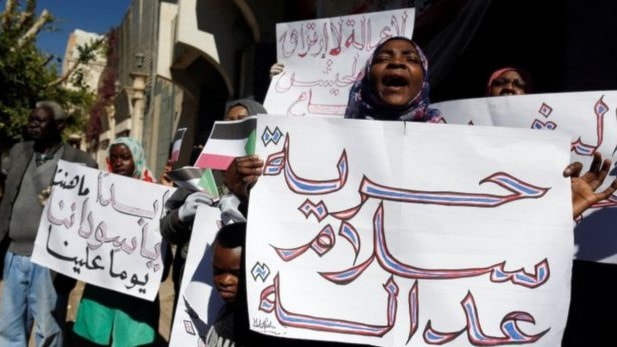 تخشى السعودية والإمارات من سقوط النظام الذي يُقاتل إلى جانبهما في اليمن تخشى السعودية والإمارات من سقوط النظام الذي يُقاتل إلى جانبهما في اليمن