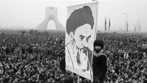الثورة الإسلامية التي اندلعت في إيران قبل أربعين عاماً كانت أشبه بزلزالٍ الثورة الإسلامية التي اندلعت في إيران قبل أربعين عاماً كانت أشبه بزلزالٍ