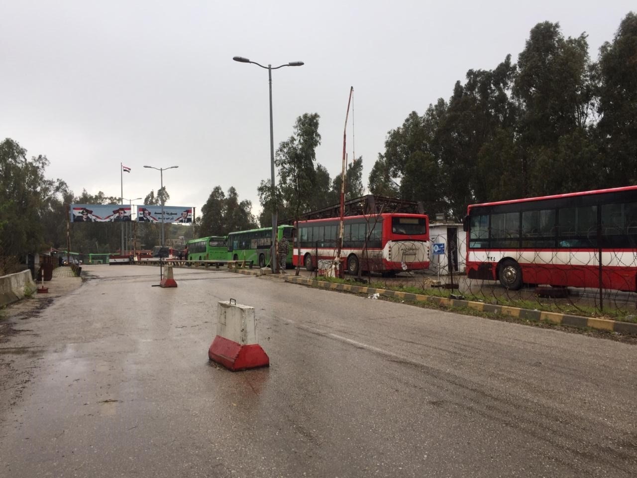 العامل الأساسي الذي أبطأ عودة الكثير من اللاجئين خارج سوريا إلى داخل الوطن هو حقيقة أن الدول المعنية بملف اللاجئين العامل الأساسي الذي أبطأ عودة الكثير من اللاجئين خارج سوريا إلى داخل الوطن هو حقيقة أن الدول المعنية بملف اللاجئين