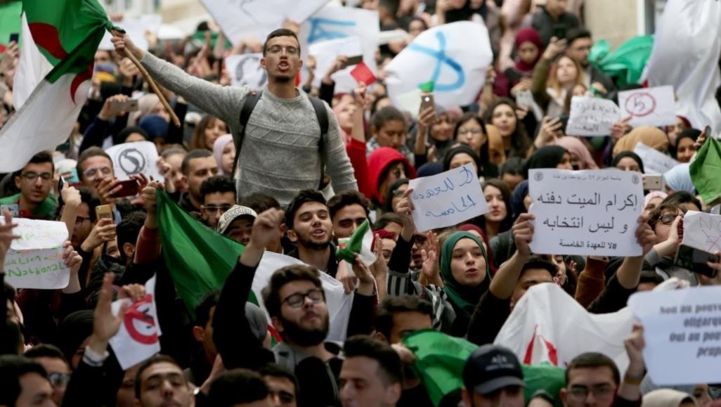 ترشّح بوتفليقة لمدة جديدة مؤشّر سلبي لجهة قدرة الدولة الجزائرية على تجديد بنيتها ترشّح بوتفليقة لمدة جديدة مؤشّر سلبي لجهة قدرة الدولة الجزائرية على تجديد بنيتها