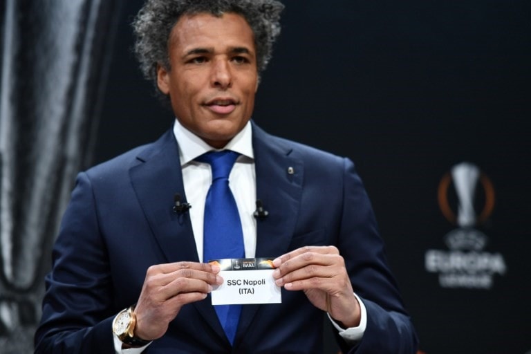 اللاعب الهولندي السابق بيار فان هويدونك يسحب اسم نابولي (أ ف ب) اللاعب الهولندي السابق بيار فان هويدونك يسحب اسم نابولي (أ ف ب)