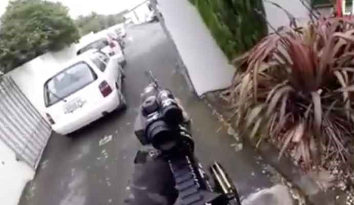 سفاح نيوزيلندا تسلّح بأداة أخطر من بندقيته: عدسة الكاميرا سفاح نيوزيلندا تسلّح بأداة أخطر من بندقيته: عدسة الكاميرا
