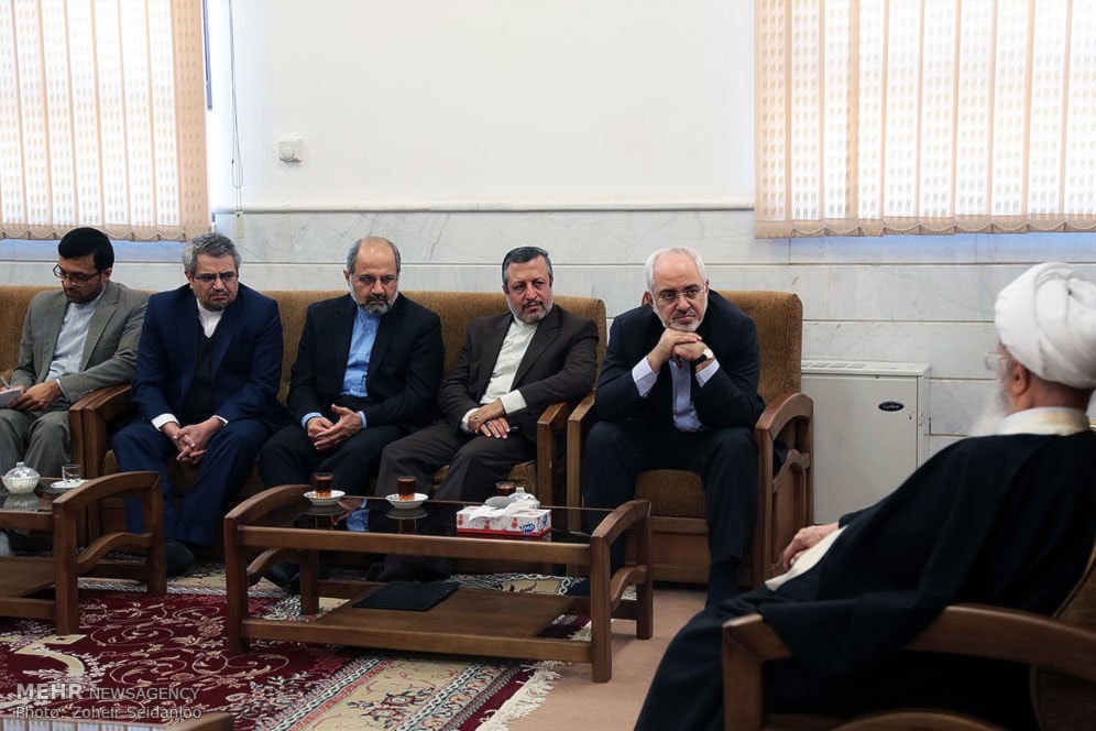 ظريف : زيارة العراق فكّت عُقد عشرات السنين من العلاقات بين البلدين ظريف : زيارة العراق فكّت عُقد عشرات السنين من العلاقات بين البلدين