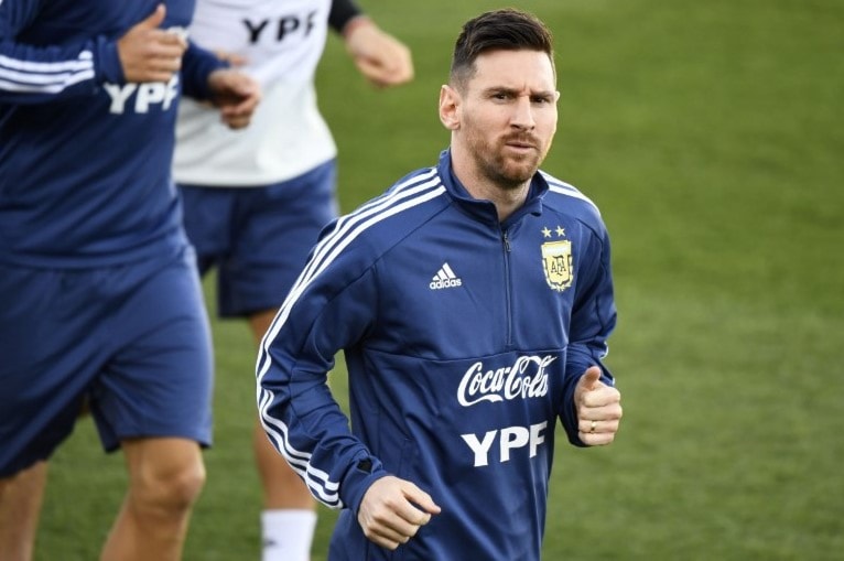 ميسي خلال الحصة التدريبية لمنتخب الأرجنتين (أ ف ب) ميسي خلال الحصة التدريبية لمنتخب الأرجنتين (أ ف ب)