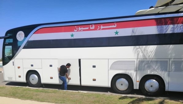خصّص العراقيون حافلة لمنتخب سوريا كُتب عليها "نسور قاسيون" خصّص العراقيون حافلة لمنتخب سوريا كُتب عليها "نسور قاسيون"