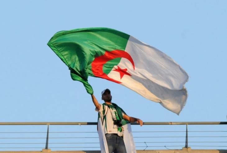 معركة الرئاسة في الجزائر ليست سهلة لا في السابق ولا حالياً، وخاصة وأنه لأول مرة يلعب الجميع الأوراق نفسها معركة الرئاسة في الجزائر ليست سهلة لا في السابق ولا حالياً، وخاصة وأنه لأول مرة يلعب الجميع الأوراق نفسها