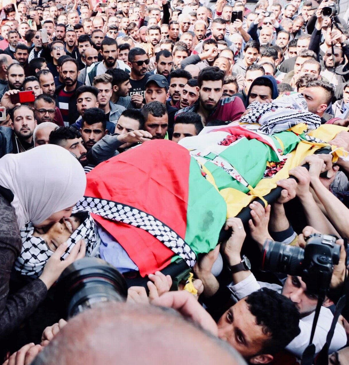حداد عام في بيت لحم على استشهاد الفلسطيني احمد مناصرة حداد عام في بيت لحم على استشهاد الفلسطيني احمد مناصرة