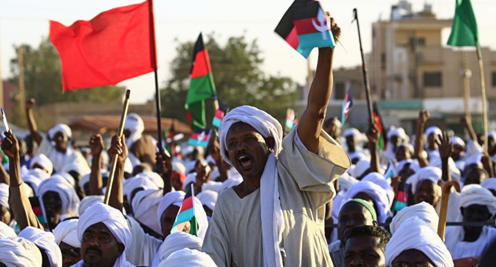 تجمع المهنيين السودانيين إلى إضراب عام اليوم لدعوة البشير إلى التنحي تجمع المهنيين السودانيين إلى إضراب عام اليوم لدعوة البشير إلى التنحي