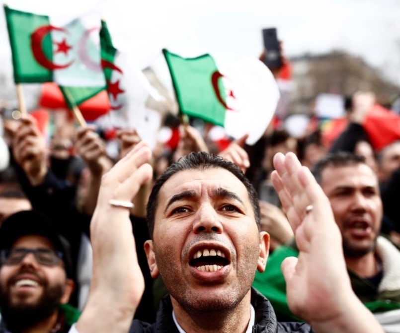 السيناريو الأسوأ هو استغلال الحراك الشعبي للإطاحة بالدولة الجزائرية ودفع الناس لمواجهة الجيش السيناريو الأسوأ هو استغلال الحراك الشعبي للإطاحة بالدولة الجزائرية ودفع الناس لمواجهة الجيش