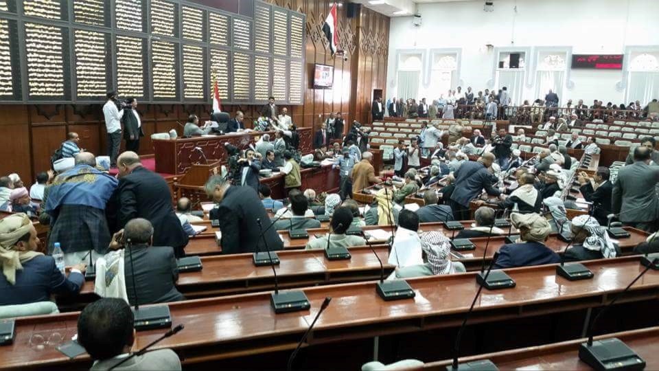 يجري التصويت عبر أكثر من 450 مركزاً انتخابياً يجري التصويت عبر أكثر من 450 مركزاً انتخابياً