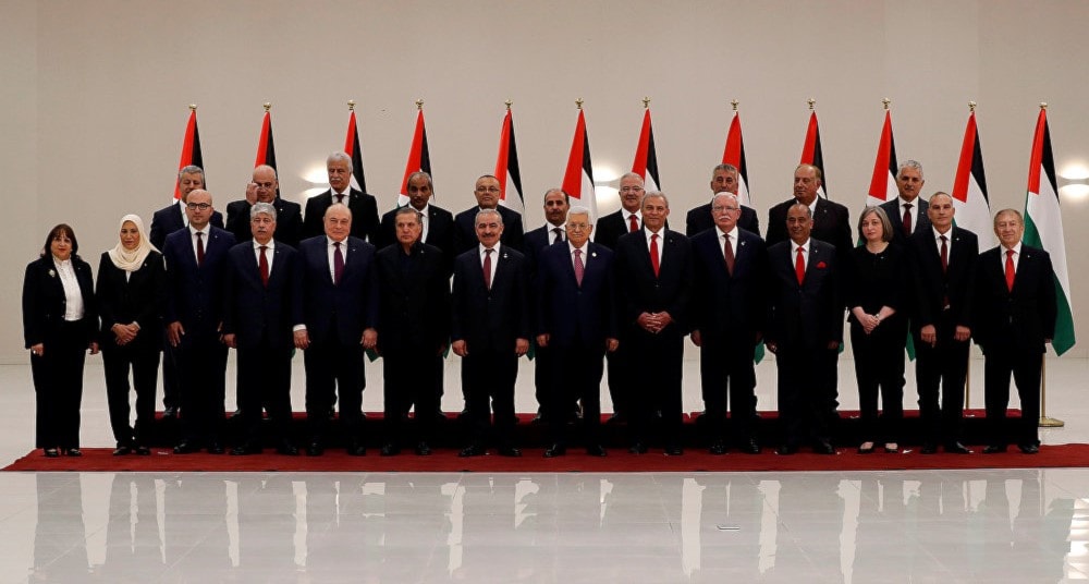 الحكومة الفلسطينية الجديدة برئاسة اشتية تؤدي اليمين الدستورية الحكومة الفلسطينية الجديدة برئاسة اشتية تؤدي اليمين الدستورية
