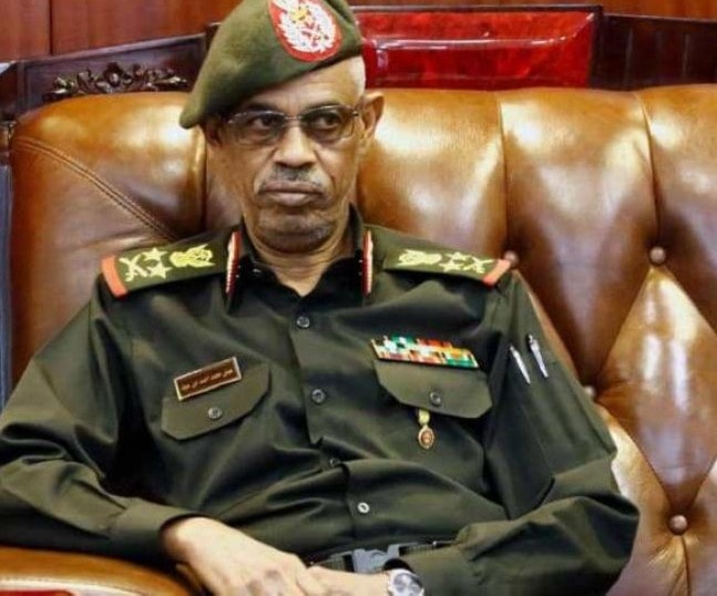 إعفاء وزير الدفاع عوض بن عوف من منصبه وإحالته للتقاعد إعفاء وزير الدفاع عوض بن عوف من منصبه وإحالته للتقاعد