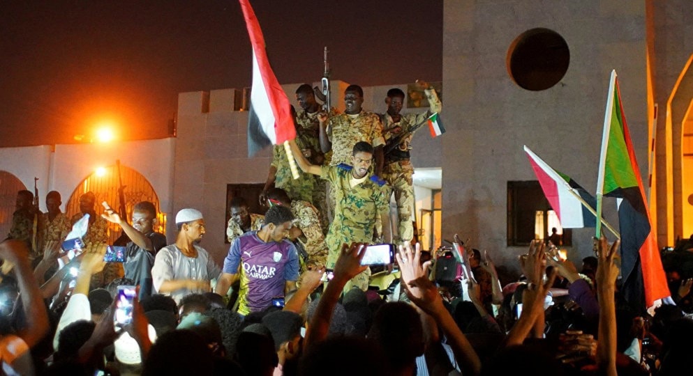 أعرب مجلس الأمن والسلم الأفريقي عن قلقه العميق لسيطرة الجيش السوداني على السلطة / الصورة لـ"رويترز" أعرب مجلس الأمن والسلم الأفريقي عن قلقه العميق لسيطرة الجيش السوداني على السلطة / الصورة لـ"رويترز"