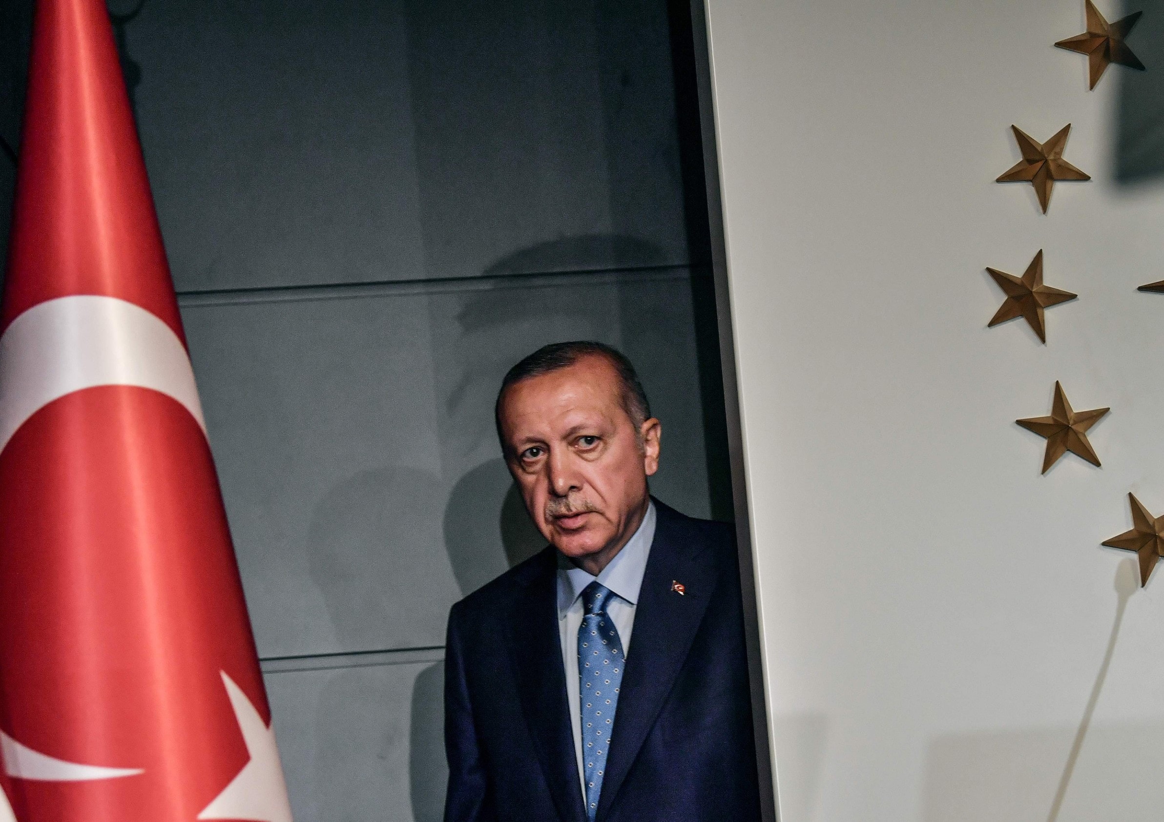 أردوغان بين فكيّ "أس 400" وباتريوت أردوغان بين فكيّ "أس 400" وباتريوت