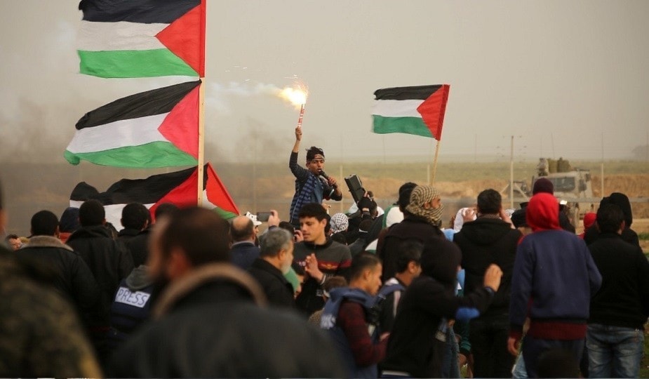 الفلسطينيون يستعدون للمشاركة في جمعة يوم الأسير الفلسطيني الفلسطينيون يستعدون للمشاركة في جمعة يوم الأسير الفلسطيني