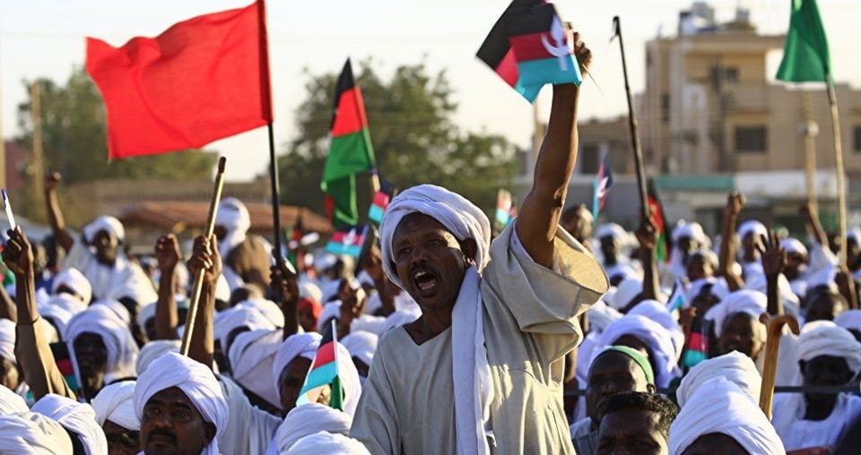السودان بين متاهات التناوب وفشل الإخوان السودان بين متاهات التناوب وفشل الإخوان