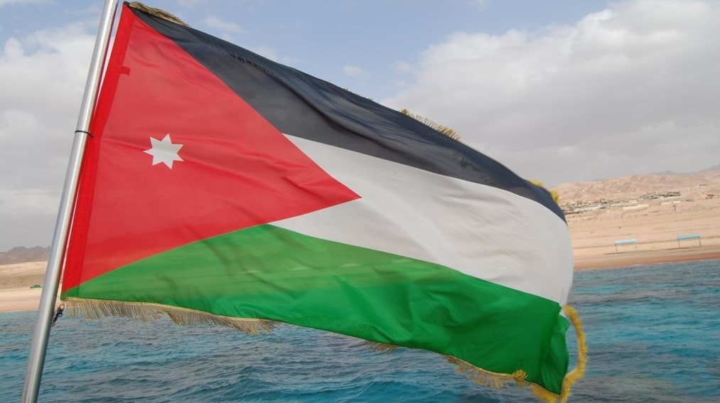 الأزمة السياسية الاقتصادية الاجتماعية التي تعصف بالأردن عميقة، وأهم أسبابها هو استمرار سيطرة القلّة القليلة على مقاليد الحُكم والقرار الأزمة السياسية الاقتصادية الاجتماعية التي تعصف بالأردن عميقة، وأهم أسبابها هو استمرار سيطرة القلّة القليلة على مقاليد الحُكم والقرار