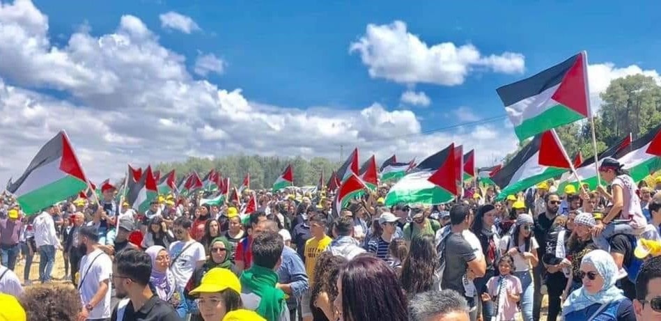 أعلام فلسطين تطغى على المشهد العام أعلام فلسطين تطغى على المشهد العام
