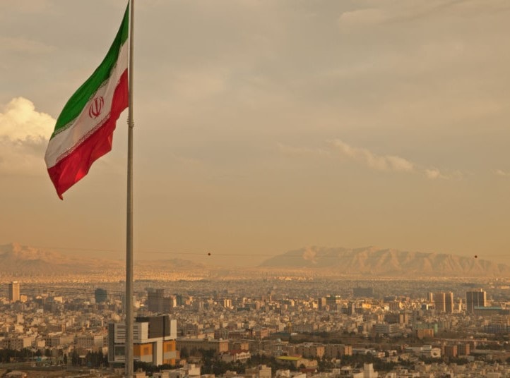 إيران تبدأ تنفيذ إجراءات وقف بعض الالتزامات في الاتفاقِ النووي إيران تبدأ تنفيذ إجراءات وقف بعض الالتزامات في الاتفاقِ النووي
