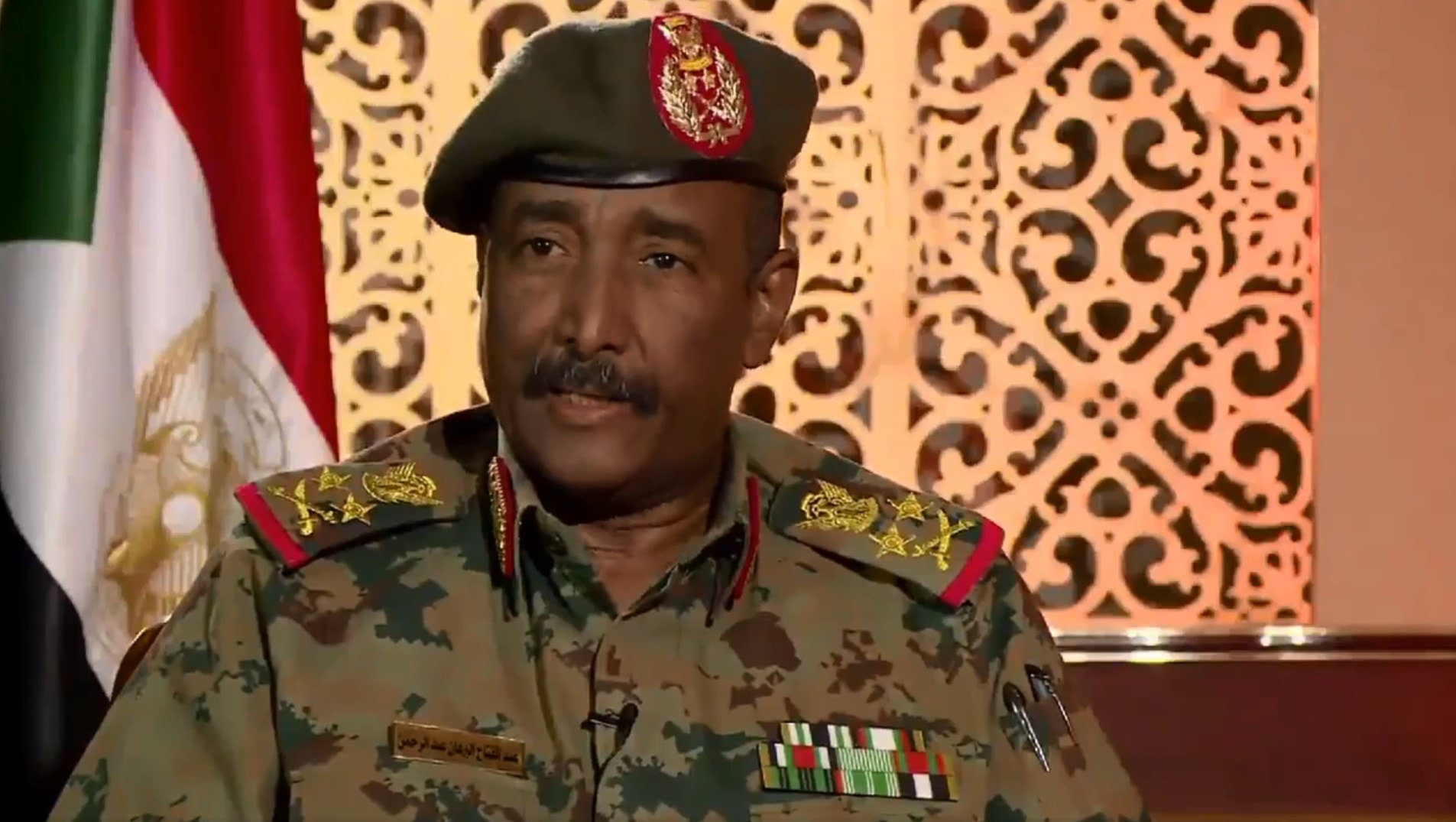 دعا البرهام المتظاهرين إلى إزالة المتاريس جميعها خارج محيط الاعتصام دعا البرهام المتظاهرين إلى إزالة المتاريس جميعها خارج محيط الاعتصام