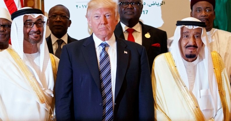بدت السعودية والامارات على استعداد كامل لتعويض النقص الذي تراءى لهما واقعاً ملموساً نتيجة افتراضهما عدم قدرة إيران على تصدير النفط. بدت السعودية والامارات على استعداد كامل لتعويض النقص الذي تراءى لهما واقعاً ملموساً نتيجة افتراضهما عدم قدرة إيران على تصدير النفط.